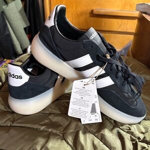 Adidas Barreda Decode Women’s 8 Black White Sneakers NWT Classic Low Top